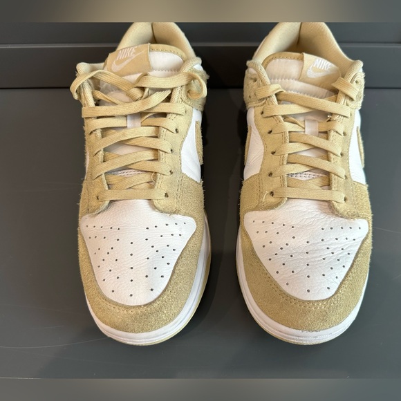 2024 NIKE DUNK LOW TEAM GOLD SUEDE SZ 9 FQ8249 102 WHITE SNEAKERS S9